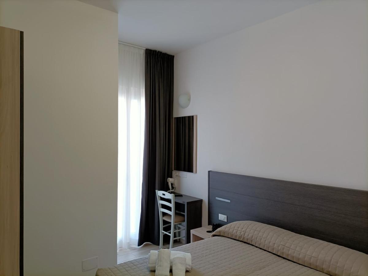 Hotel Bed & Book Ρίμινι Εξωτερικό φωτογραφία